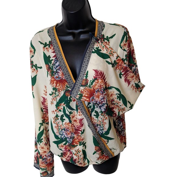 Flying Tomato Cross Front Floral Blouse with Bell Sleeves Size Small - Picture 4 of 8